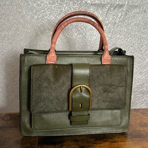 Fossil crossbody purse 👜 leather excellent preowned condition.